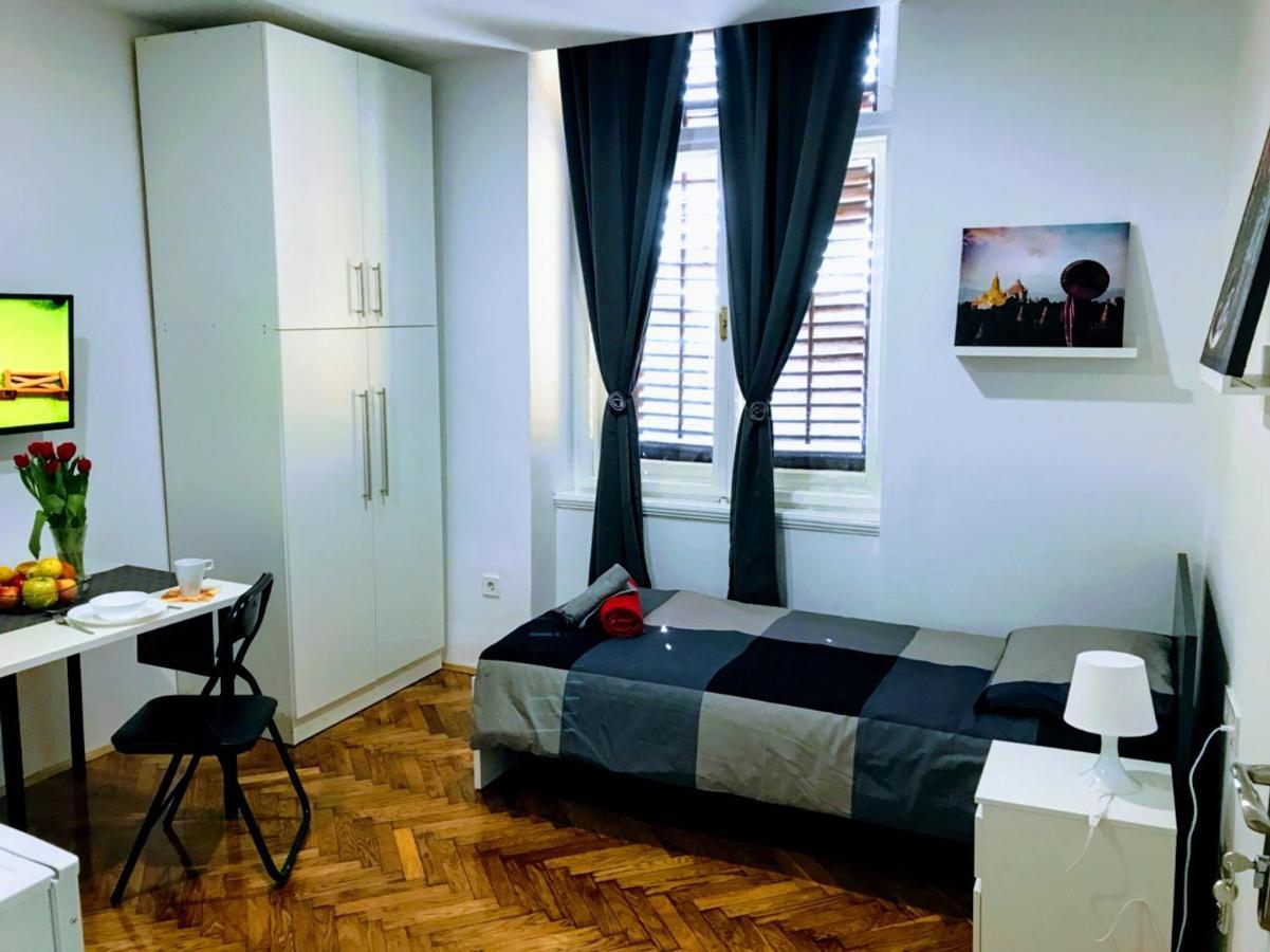 Pula Center Green Park Apartments And Rooms Exterior photo