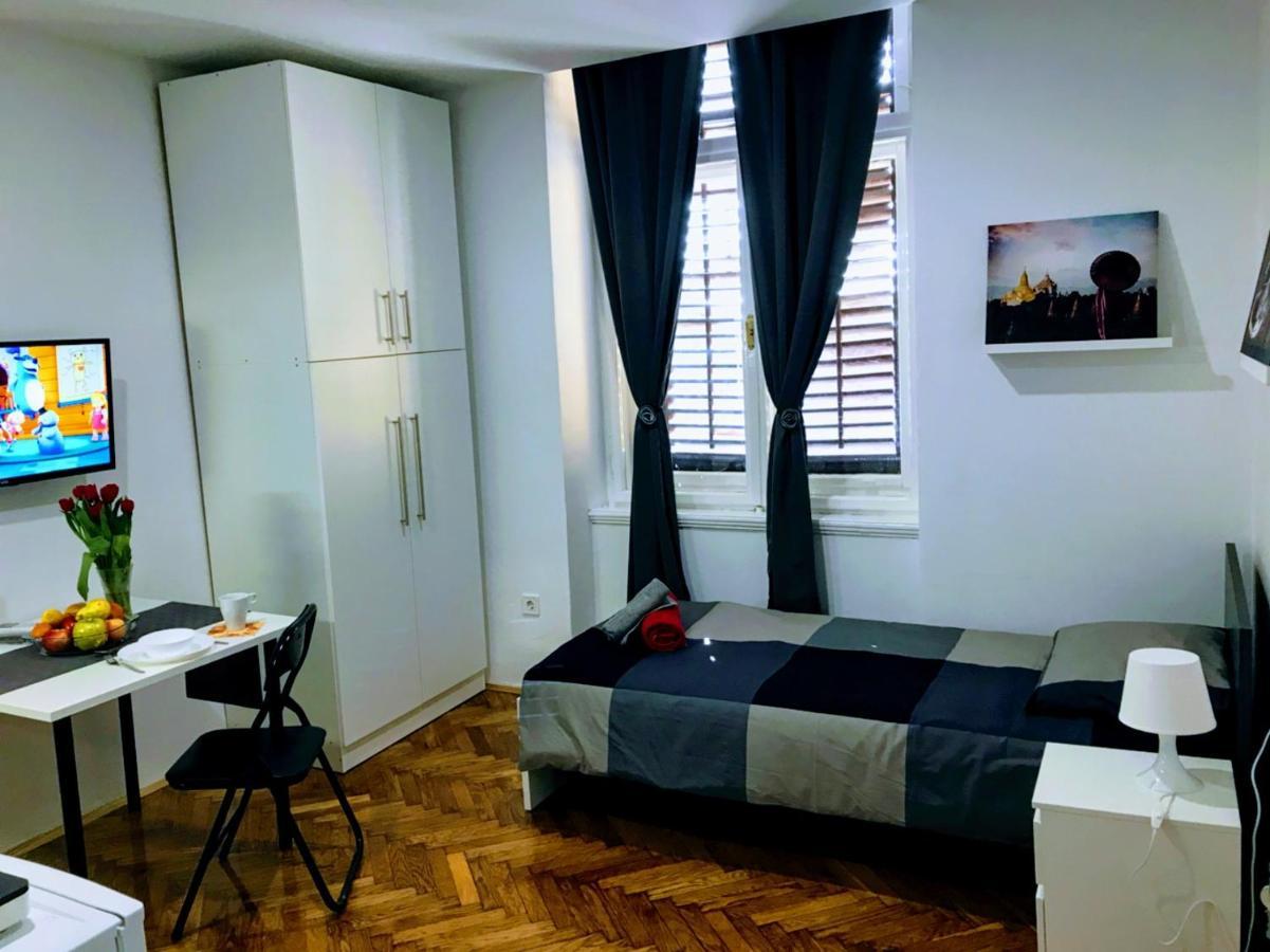 Pula Center Green Park Apartments And Rooms Exterior photo