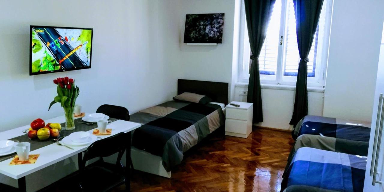 Pula Center Green Park Apartments And Rooms Exterior photo