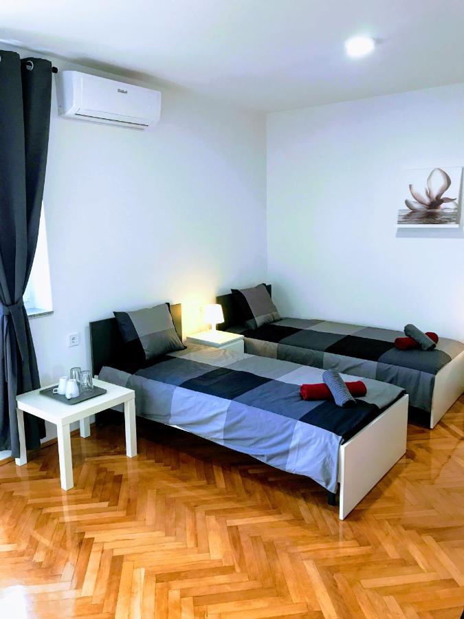 Pula Center Green Park Apartments And Rooms Exterior photo
