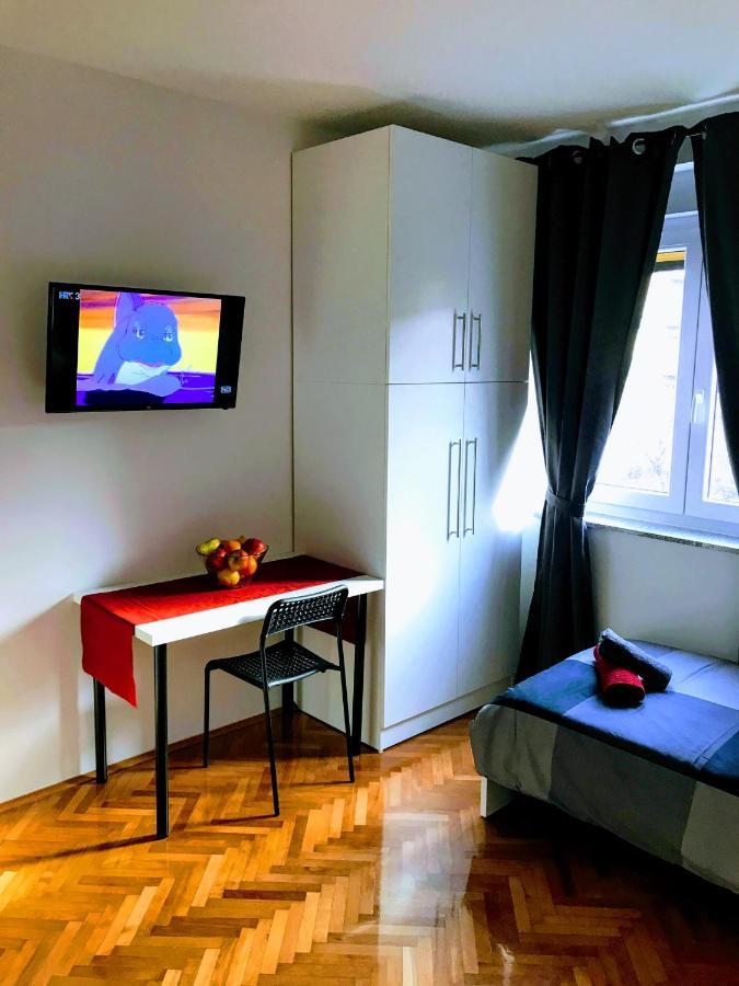 Pula Center Green Park Apartments And Rooms Exterior photo